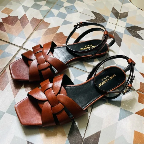 Authentic Saint Laurent Tribute Smooth Leather Flat Sandal in Toffee, size 40 - Picture 4 of 17